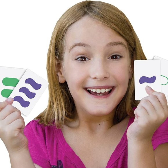 Set Card Game the Family Game of Visual Perception - Picture 3 of 5